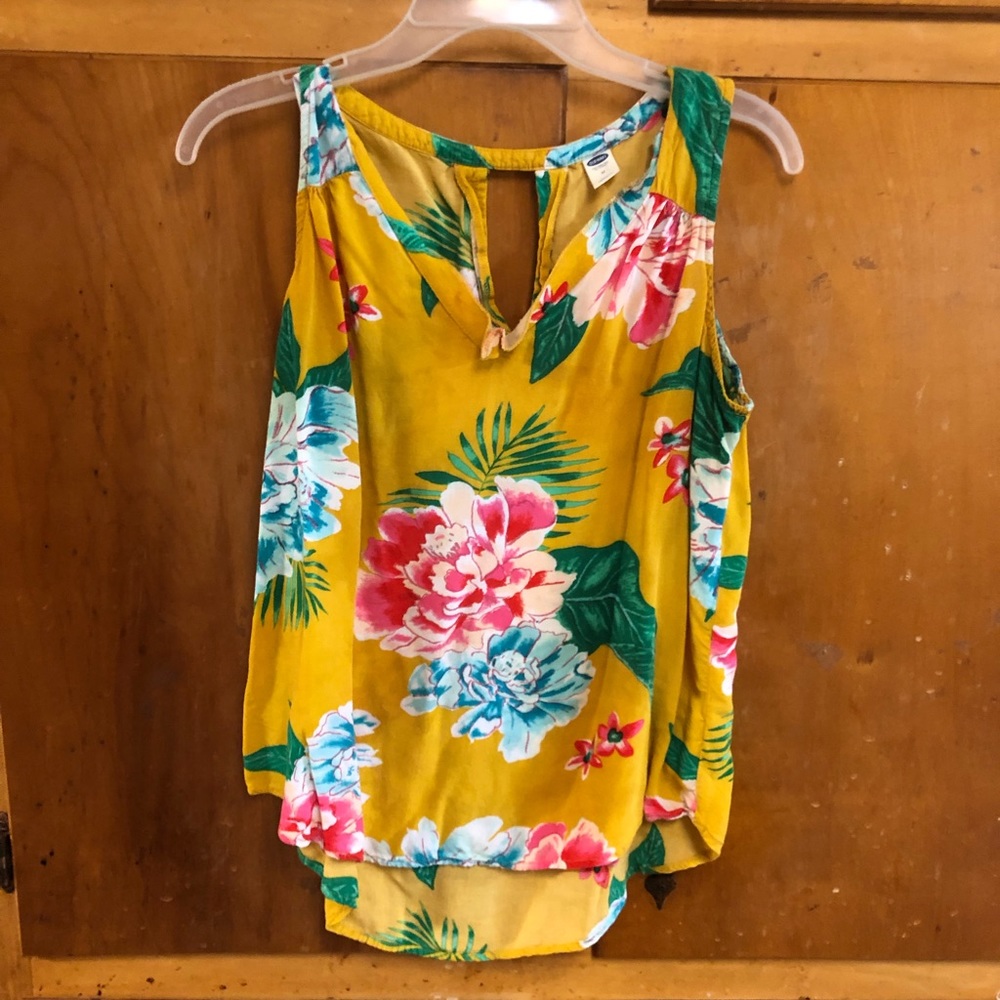 Sleeveless shirt